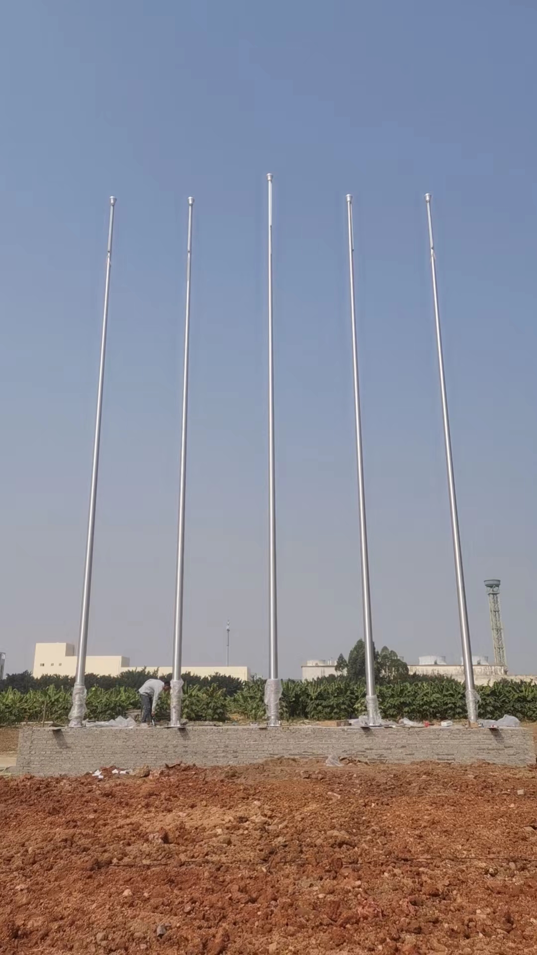 錐形旗桿的‘安全鎧甲’：防雷與防觸電設計