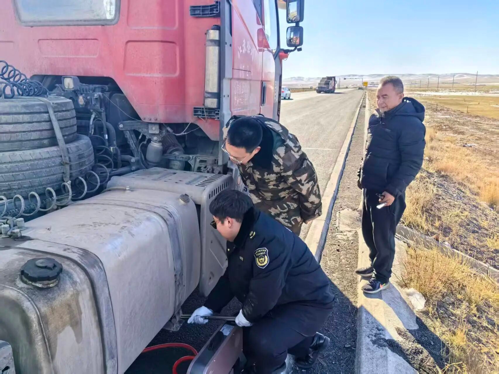 錫林郭勒盟生態環境局東烏珠穆沁旗分局積極開展機動車尾氣路檢路查工作