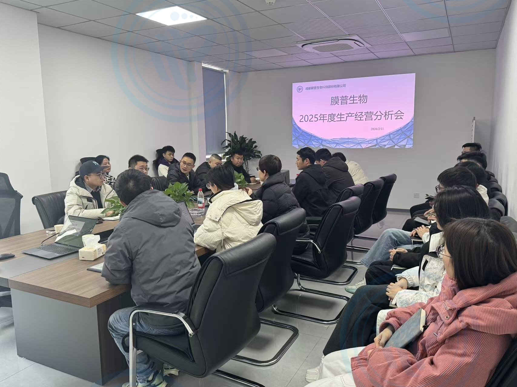 膜普生物、年度经营分析会、谋以定向、复以校准、迅以达成、2026发展蓝图、1536喷头医用中空纤维膜产线、血液净化膜、十万级洁净车间、医疗级膜材国产化、全流程质量管控