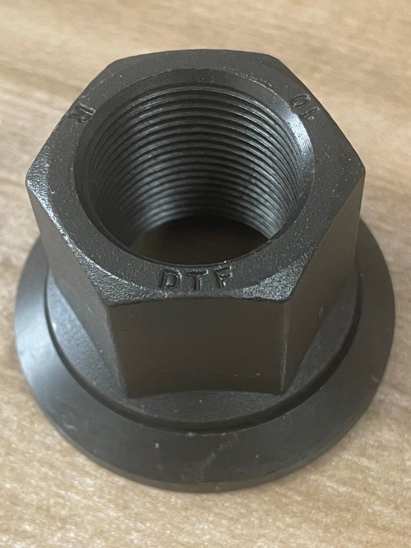 10级强度M22X1.5轮胎螺母