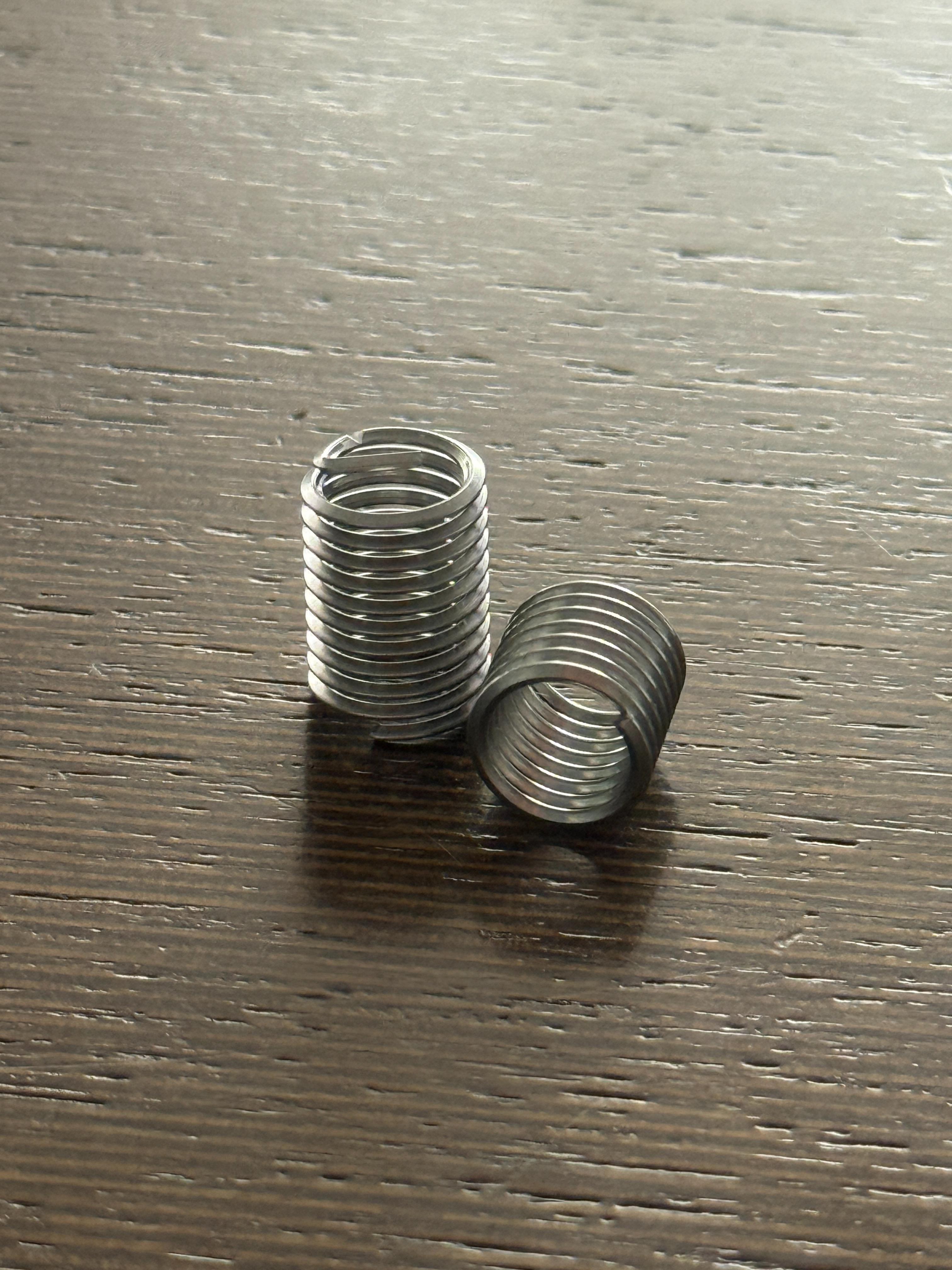 请问上海英国365上市公司公司生产钢丝螺套吗？