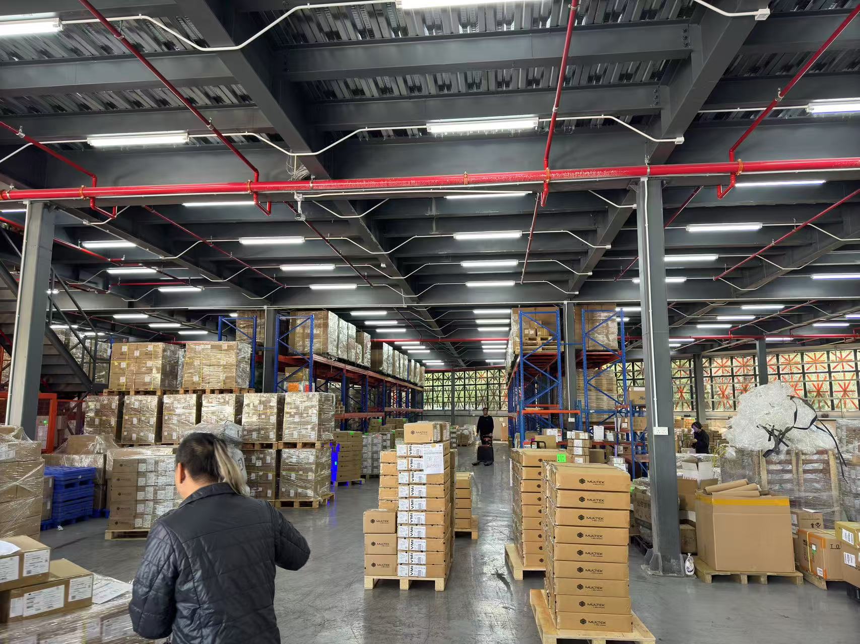 香港物流專線，紡織品輕泡貨怎么核算運(yùn)輸費(fèi)用？