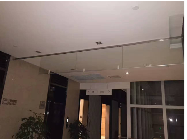 陜西防火玻璃擋煙垂壁廠家現(xiàn)貨,擋煙垂壁