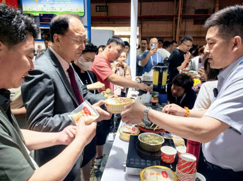 鄂爾多斯農品璀璨亮相食博會·預博會，雁留香成草原美食焦點