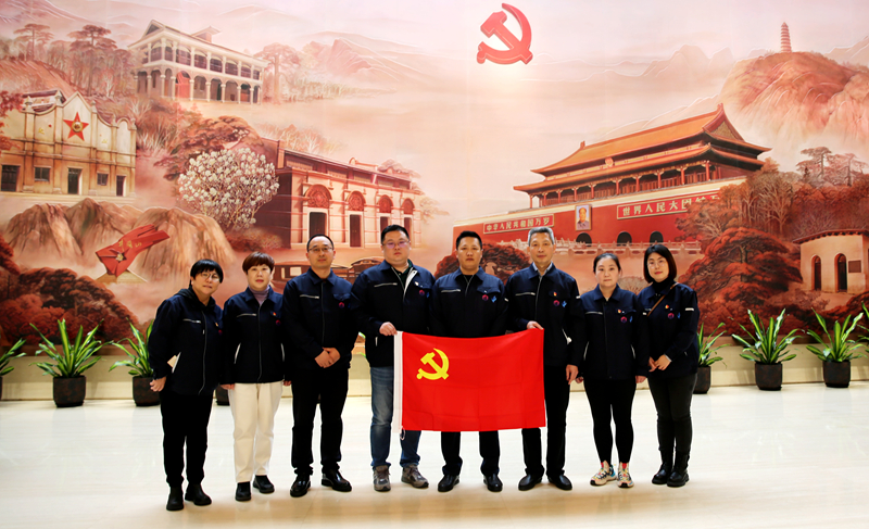 “一大”會址大廳留念：弘揚(yáng)革命精神，傳承共產(chǎn)黨優(yōu)良傳統(tǒng)