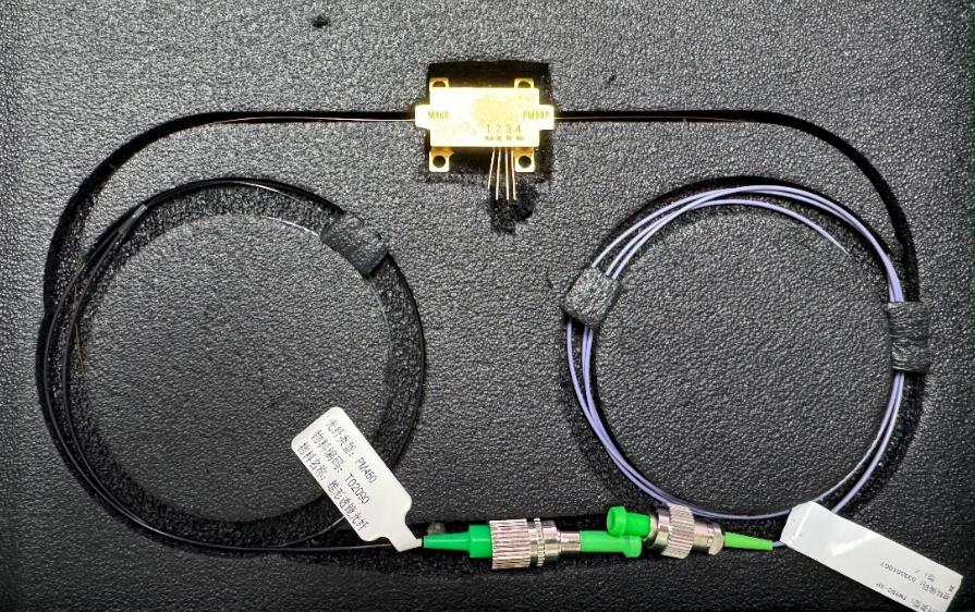 350～5200nm PPLN波導(dǎo)變頻器