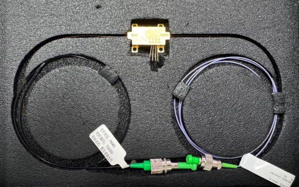 350～5200nm PPLN波導(dǎo)變頻器