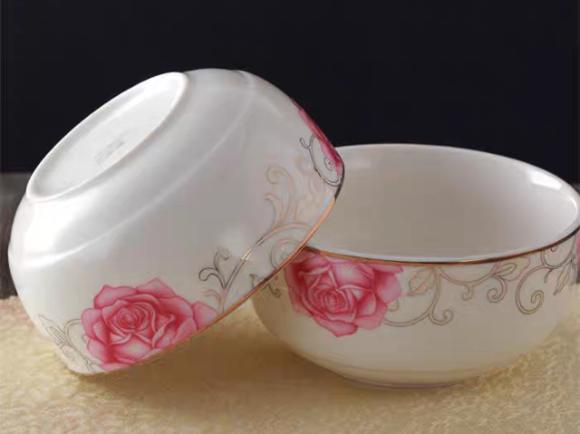 創(chuàng)意金邊玫瑰骨瓷餐具產(chǎn)品介紹,金邊玫瑰骨瓷餐具