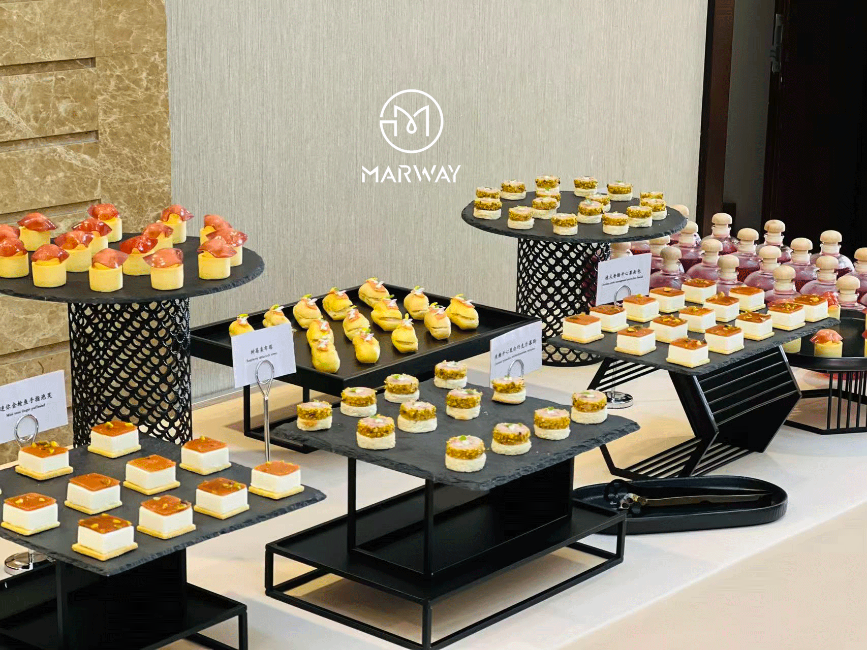 冷餐會：自由交流的美食盛宴