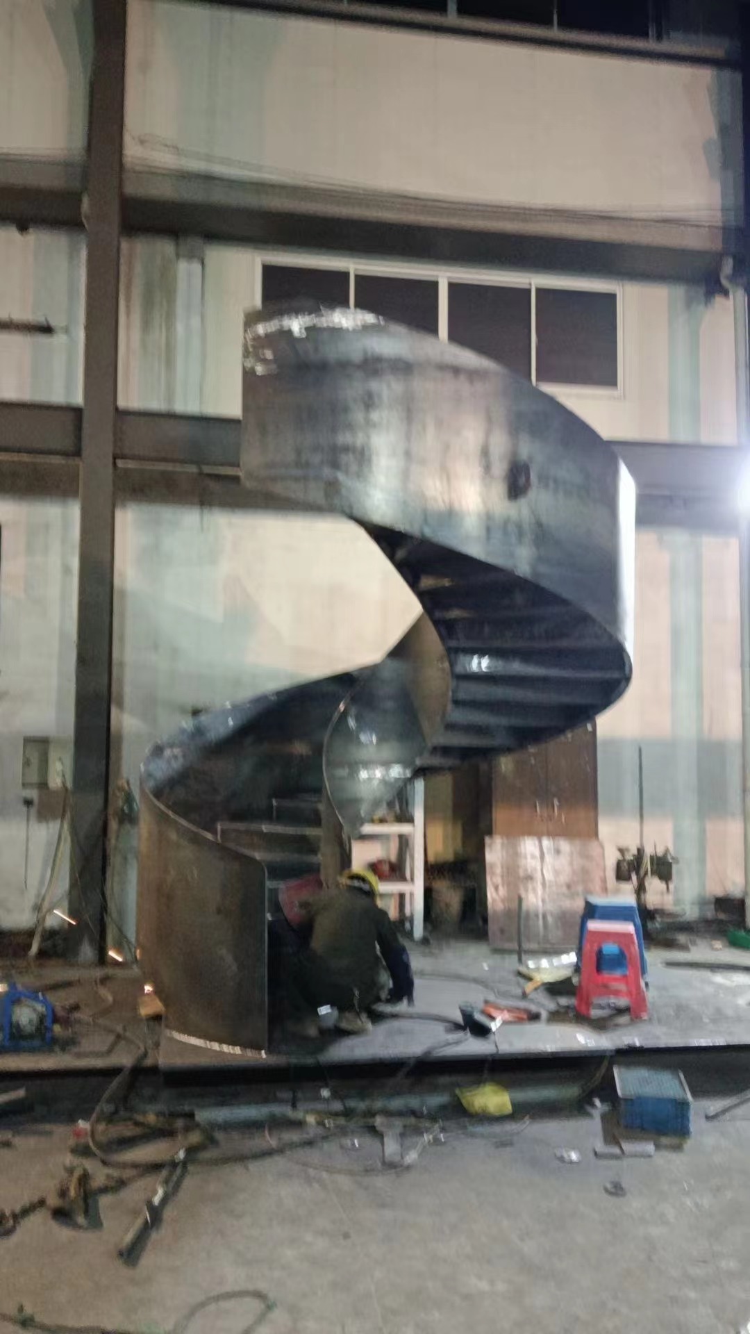 上海金山彎管廠承接各種規格形狀??旋轉樓梯加工定制