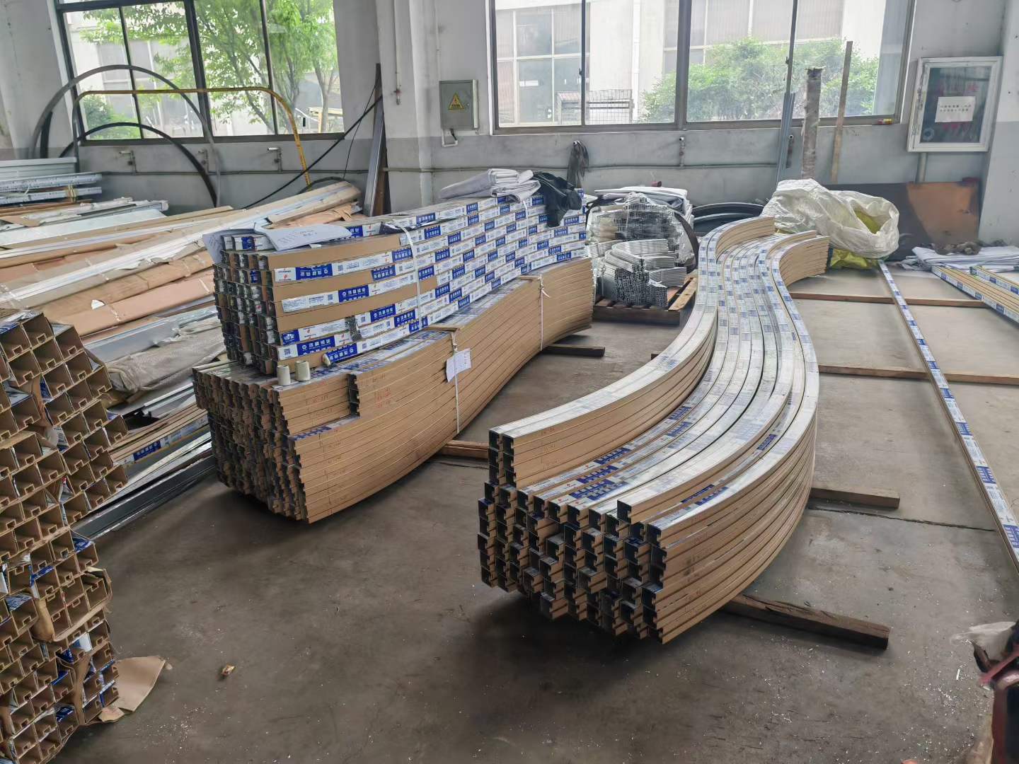 上海勇逸彎管廠承接正方形鋁型材拉彎彎弧加工定制