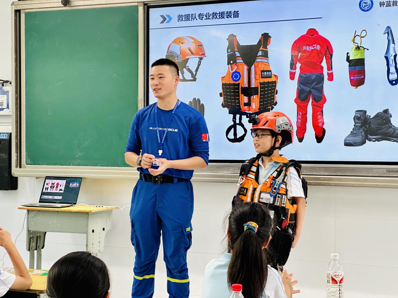 筑牢水域安全防線，水趣救生衣守護暑期生命安全 (3)