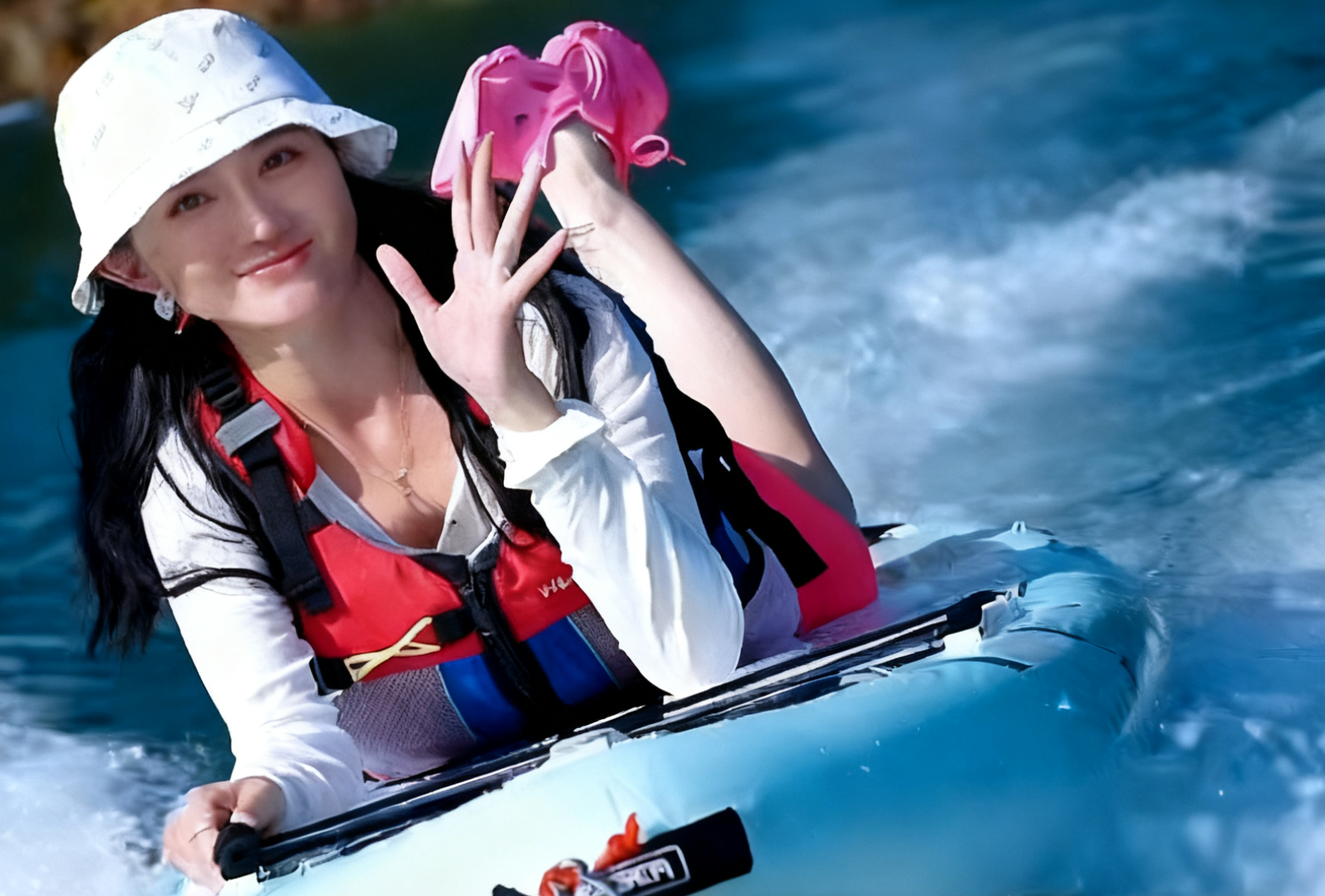 從 “拒穿” 到 “打卡”:杜鵑湖定制救生衣的景區(qū)運(yùn)營(yíng)思維 從 “拒穿” 到 “打卡”:杜鵑湖定制救生衣的景區(qū)運(yùn)營(yíng)思維