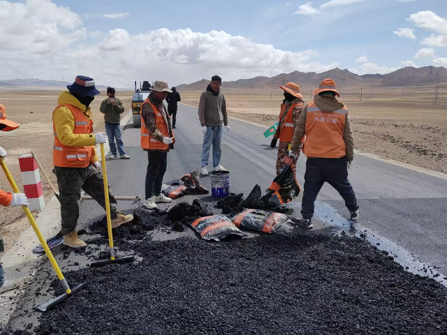 西藏水反應(yīng)型冷補(bǔ)料廠(chǎng)家價(jià)格 值得信賴(lài) 四川千仞道路養(yǎng)護(hù)供應(yīng)