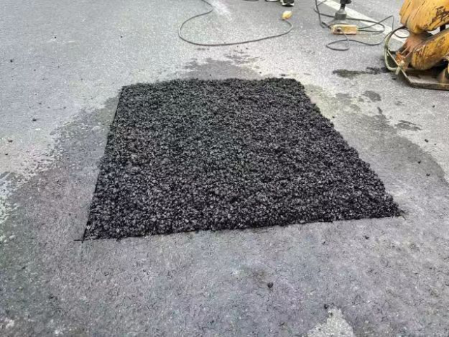 四川路面修補瀝青冷補劑直銷 誠信為本 四川千仞道路養(yǎng)護供應