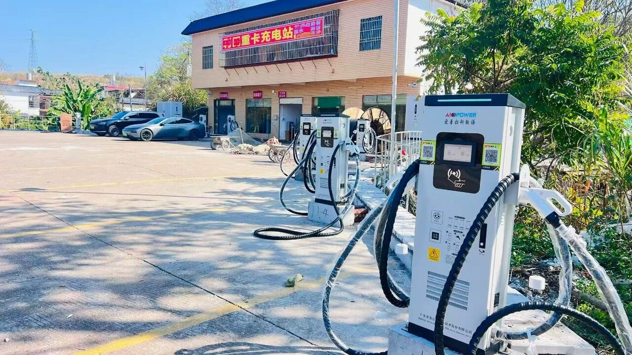 新能源充電樁如何“充”出未來(lái)？揭秘行業(yè)爆發(fā)背后的硬核科技