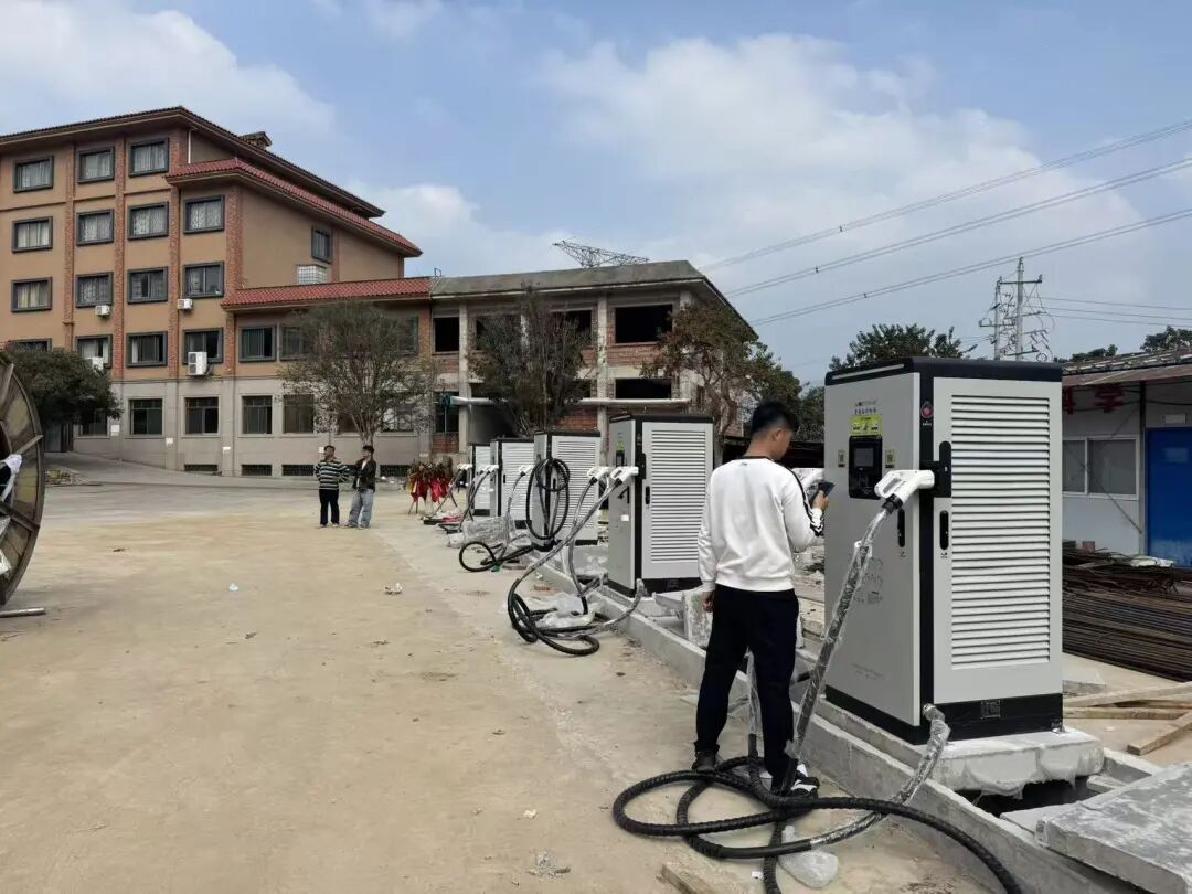 破解重卡補能痛點！愛普拉400kW重卡充電站扎根賀州，貫通粵湘桂物流干線