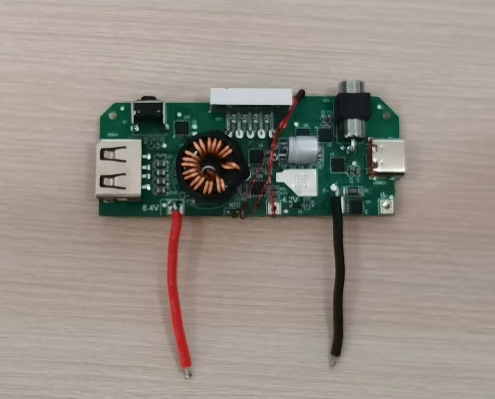 DS6066-2S-30W+DC應(yīng)用（空調(diào)服/加熱服）移動(dòng)電源方案