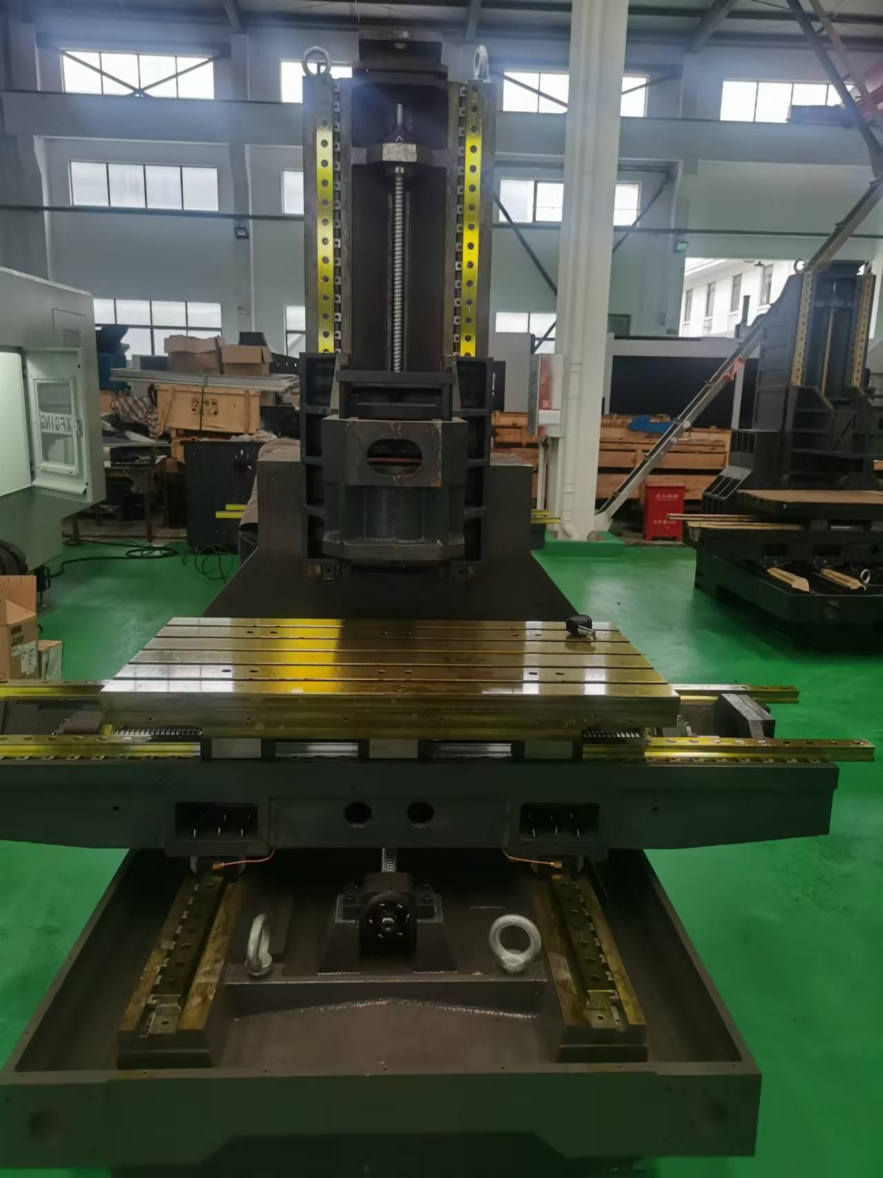 Vertical machining center body