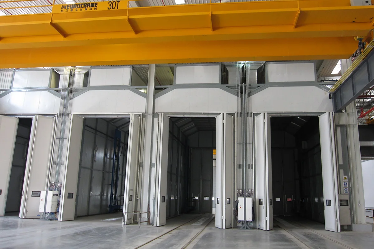 Large-Scale Spray Painting Equipment