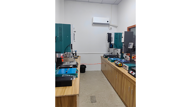 云南全自動超聲波焊接機批發(fā) 雷葉超聲波設(shè)備供應