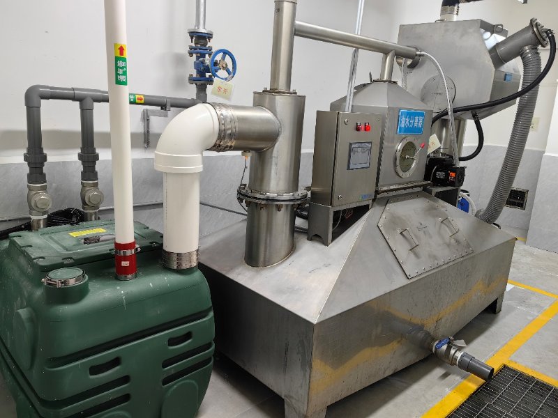 深圳首創(chuàng)商務(wù)大廈油脂分離器安裝調(diào)試圓滿完成