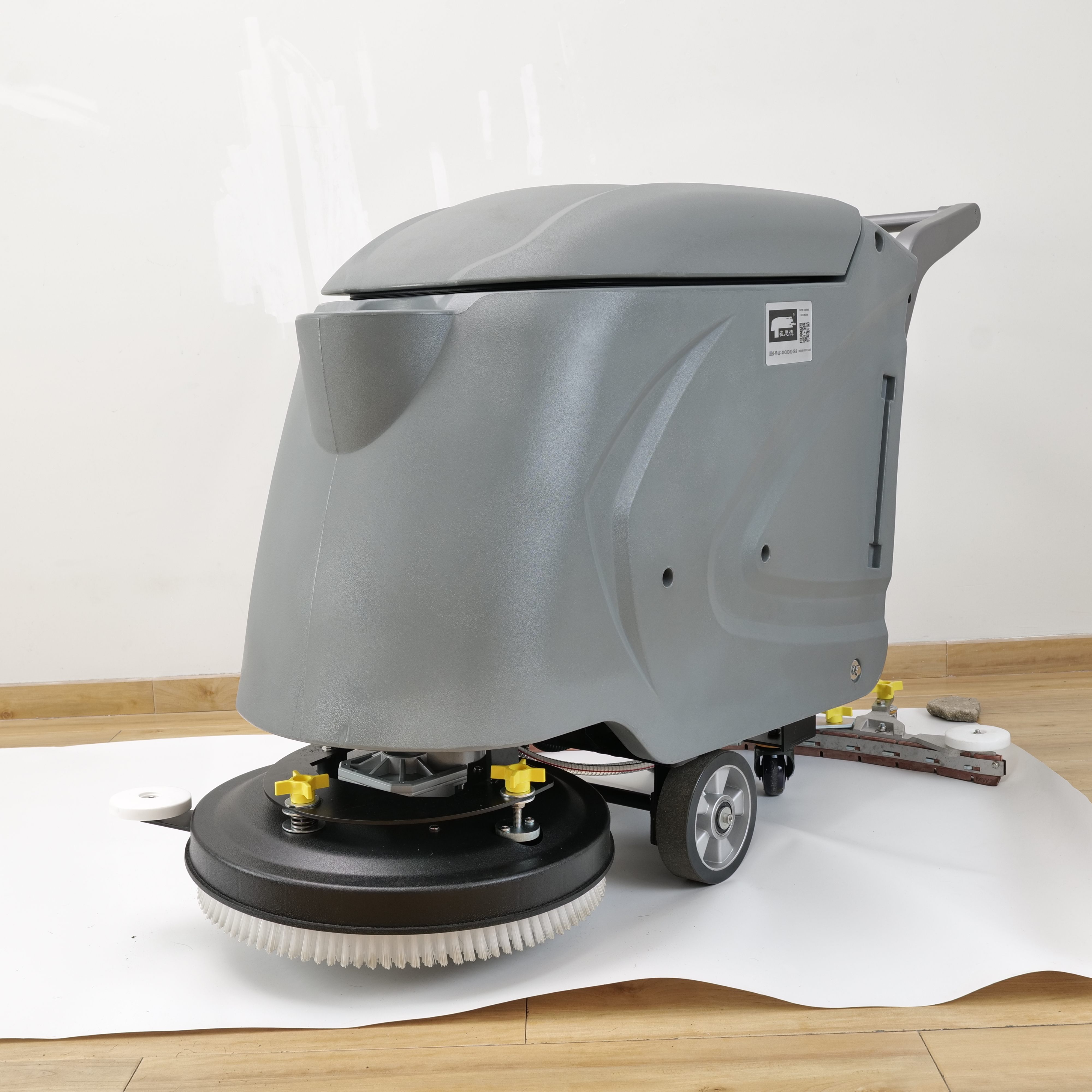 402cc永利集团 580 手推式洗地机助力东莞市臻泰五金有限公司提升清洁效率