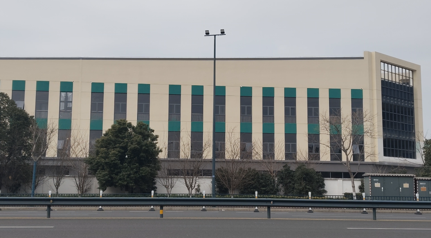 超凡標(biāo)牌新廠房腳手架拆除，硬核實(shí)力煥新亮相！