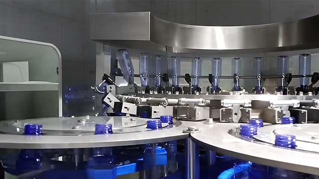 天津液體灌裝機(jī)生產(chǎn)制造 廣東鳳義機(jī)械設(shè)備供應(yīng)