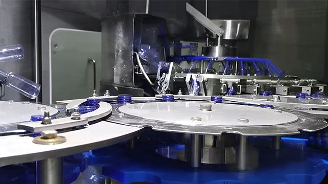 上海果汁灌裝機(jī)生產(chǎn)制造 廣東鳳義機(jī)械設(shè)備供應(yīng)