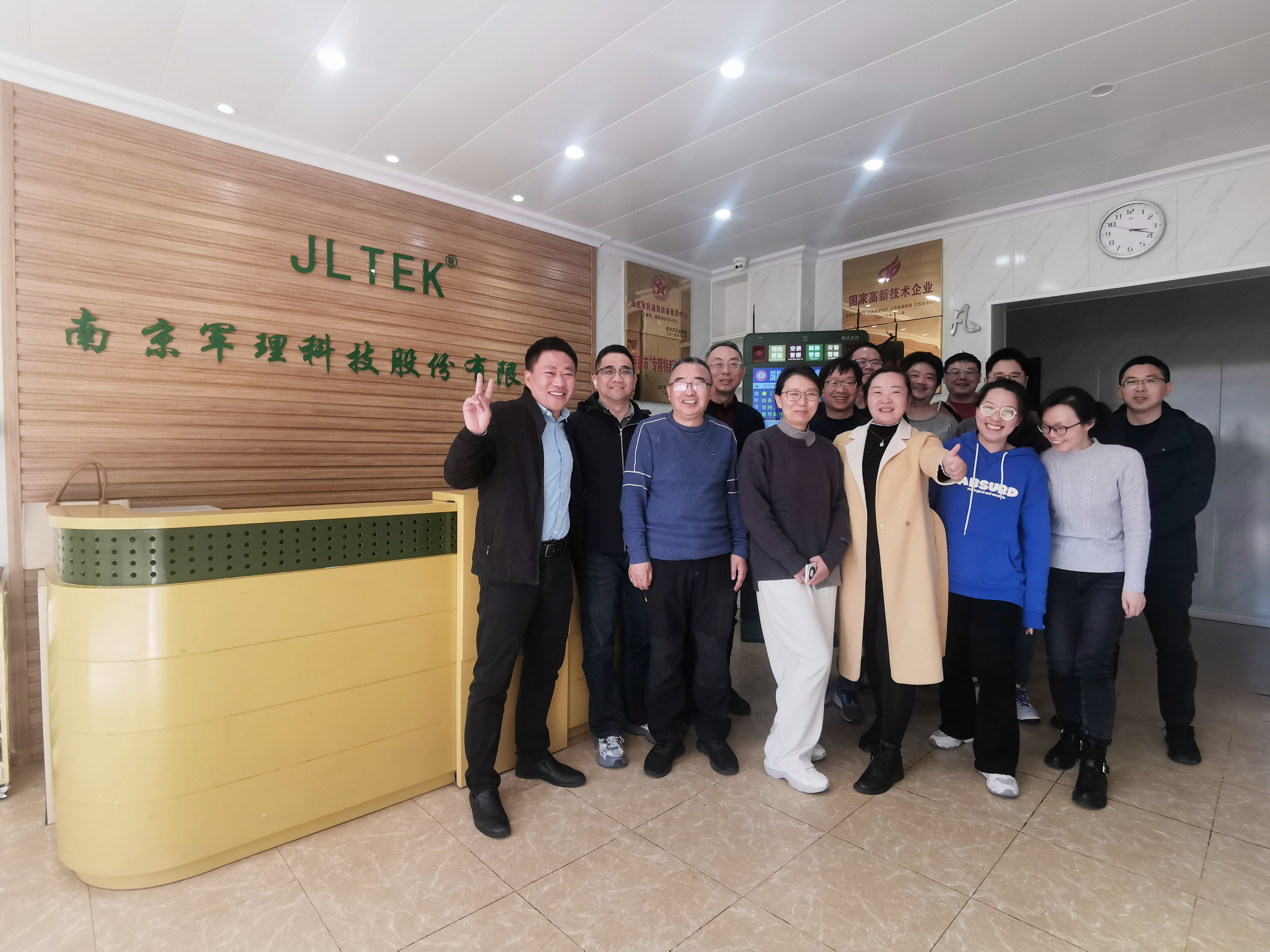 防洪閘廠家,水動力全自動防洪閘,水動力全自動防淹閘門,南通考察團來訪軍理調研水動力全自動防洪閘