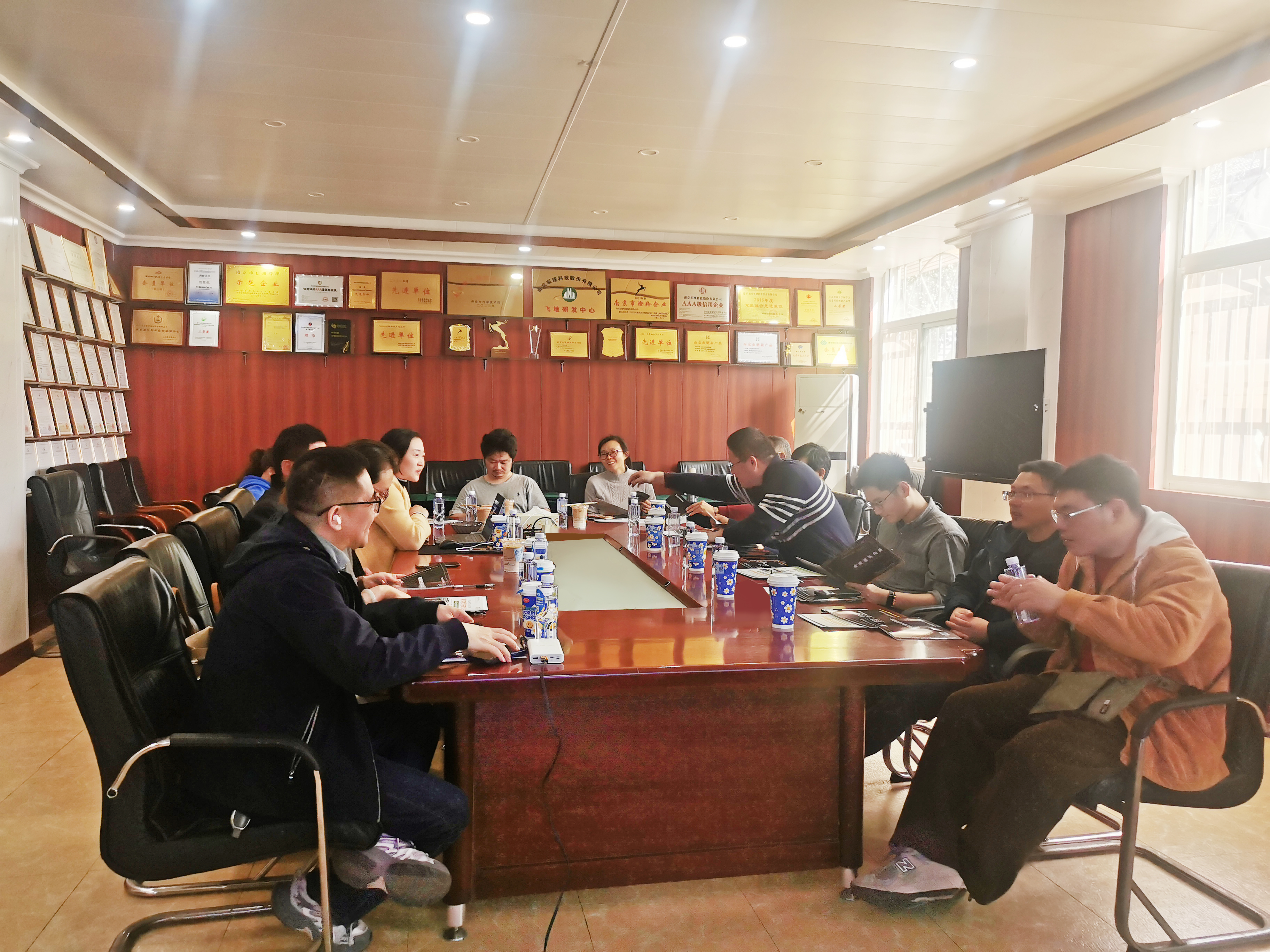 南通考察團來訪軍理調研水動力全自動防淹閘門