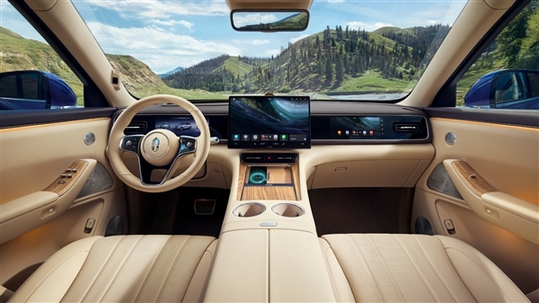 四大煥新！產(chǎn)品經(jīng)理詳解全新問(wèn)界M7內(nèi)飾：終于不用投影幕布了