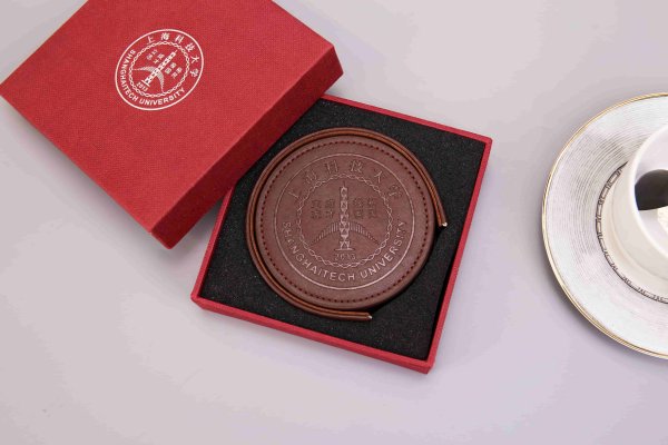 上?？萍即髮W(xué)皮革杯墊禮盒