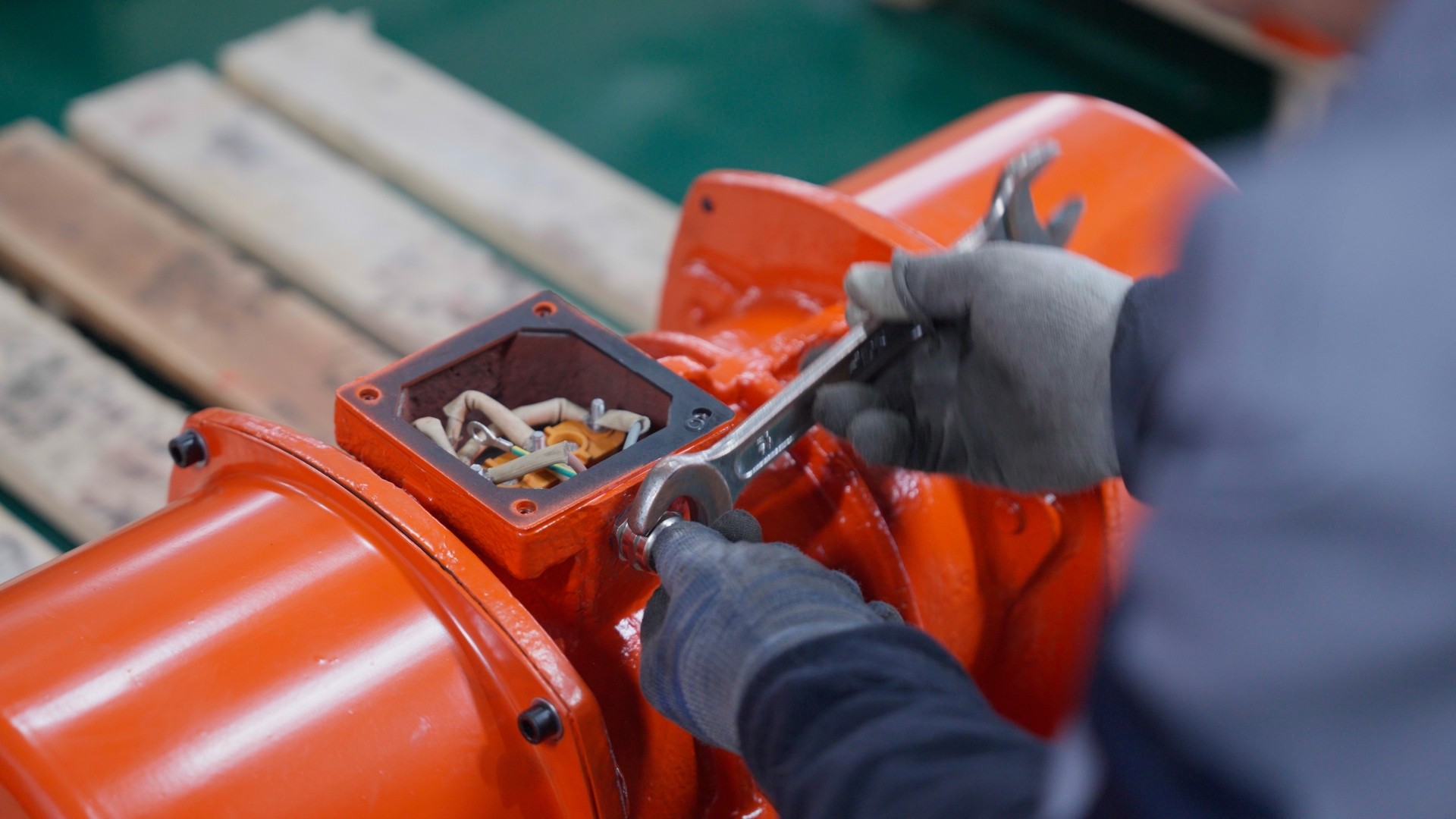 vibrating feeder motor