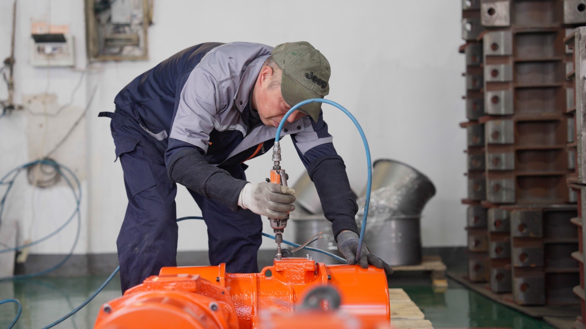 Chemical vibration motor