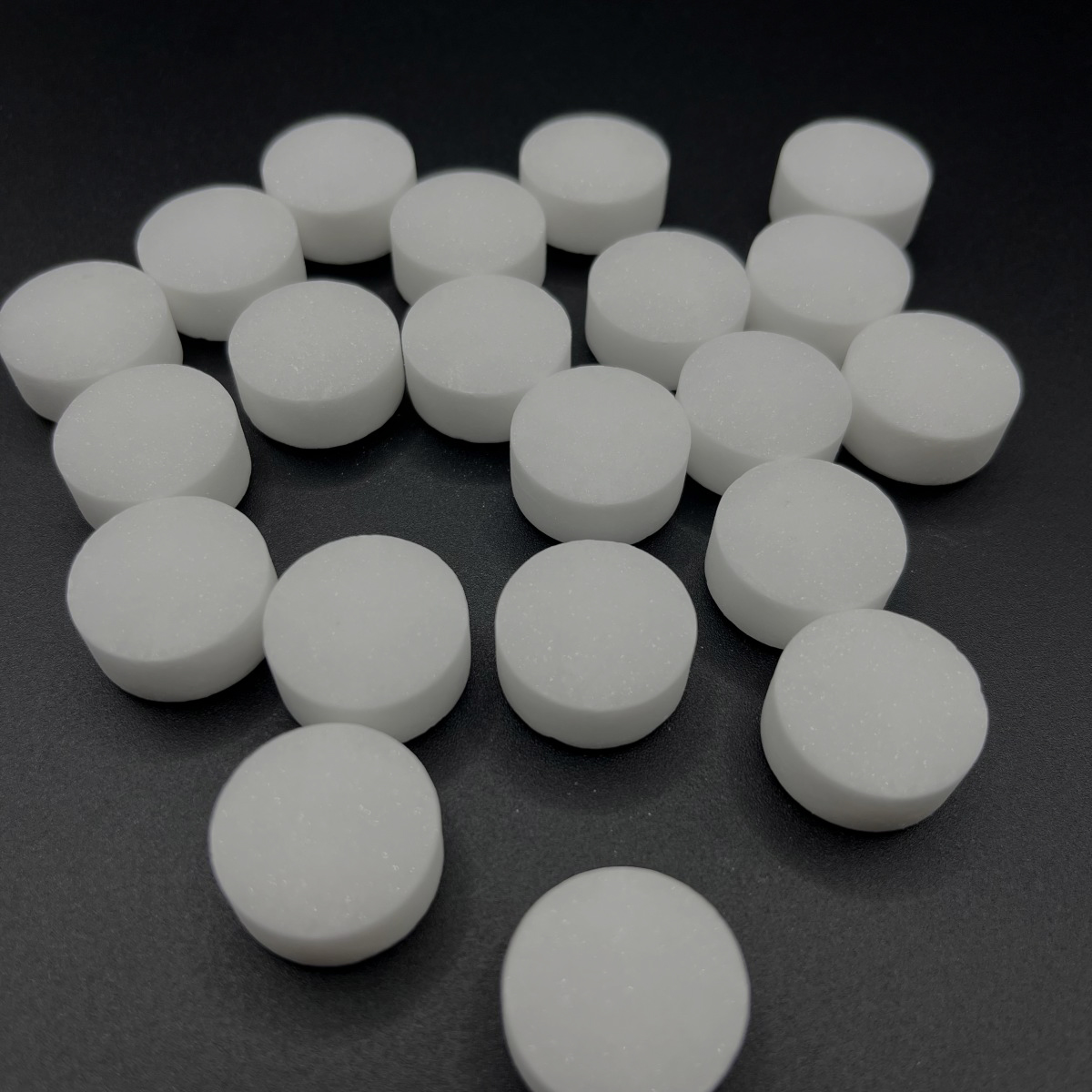 naphthalene moth balls