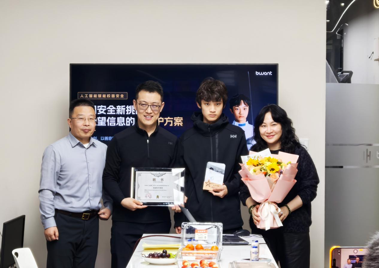 ������Ϊ������������ԫ | ������Ϣ����������ꡰУ԰��ƽʹ�ߡ�ʹ��