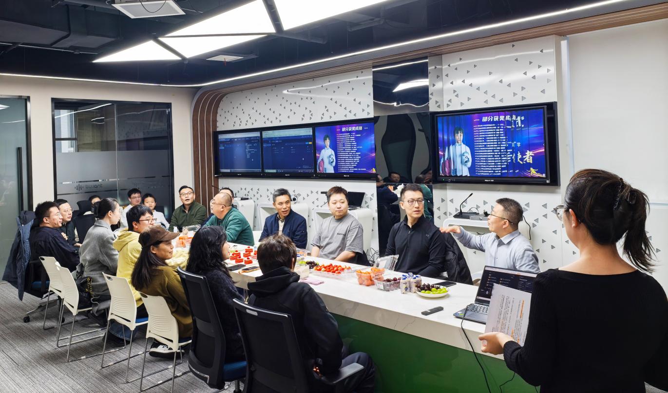 E:/1.快鱼/x行政&人事/行政/s市场/代言人/授牌仪式/现场照片/yiyong/微信图片_20260126141152_1373_116.jpg微信图片_20260126141152_1373_116