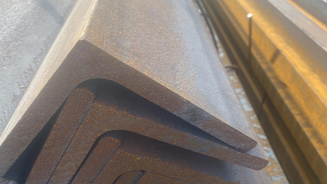 山東熱軋等邊角鋼價目表 誠信為本 卓泰鋼管供應