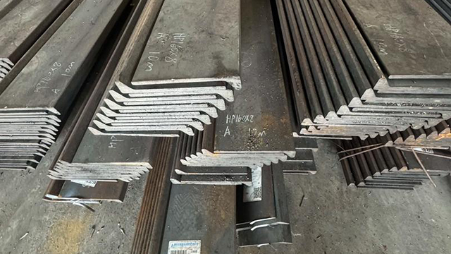 山東鍍鋅扁鋼多少錢一噸 誠信服務(wù) 卓泰鋼管供應(yīng)