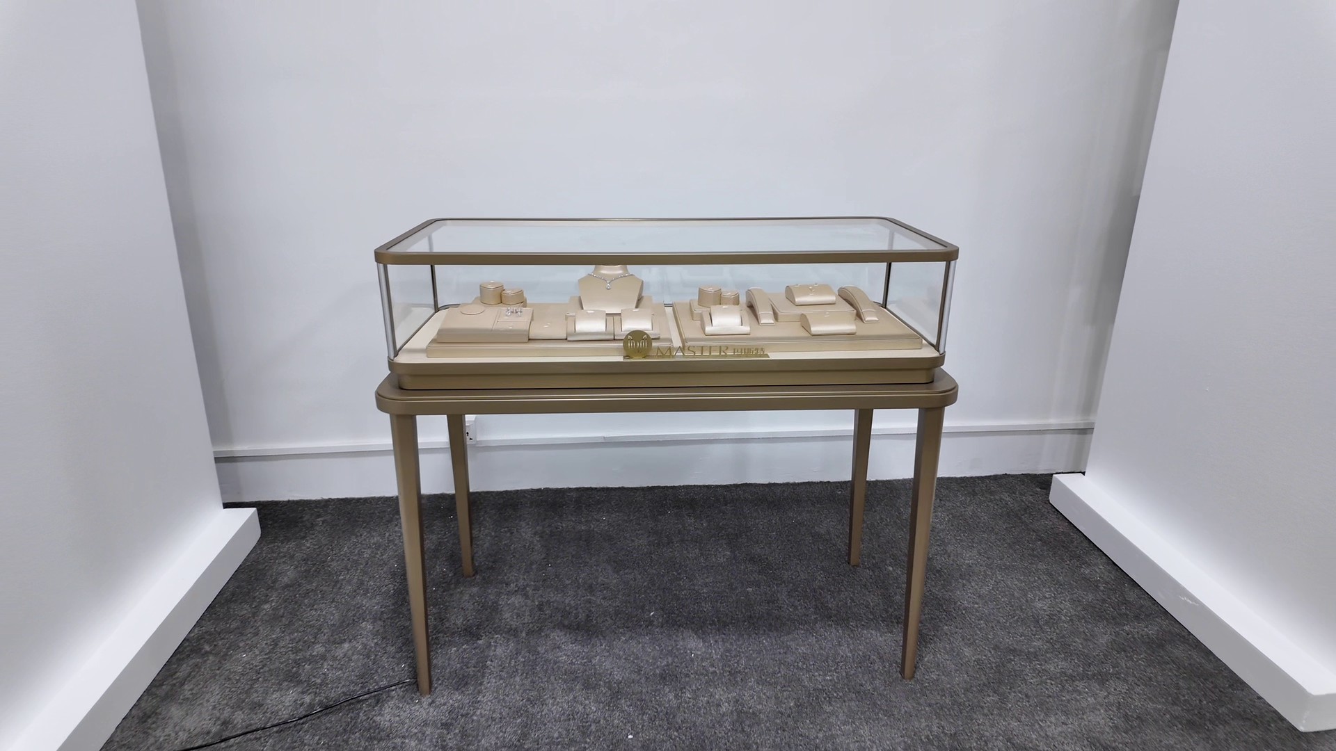 Master Showcase Luxury Display Case w/ Curved Glass, LED Lighting, Tray ...
