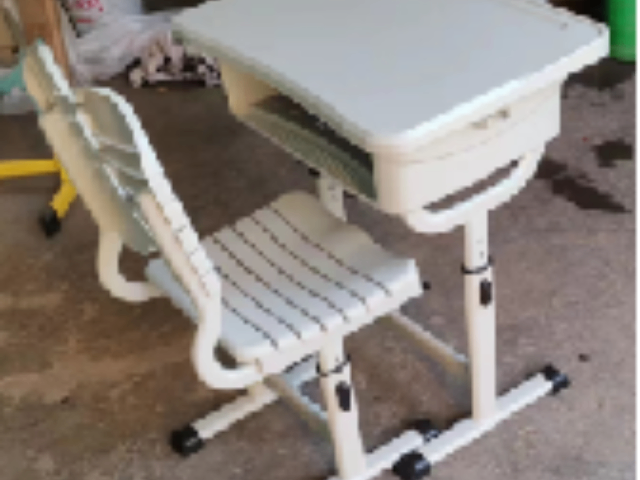 新疆简约钢木课桌椅家具柜