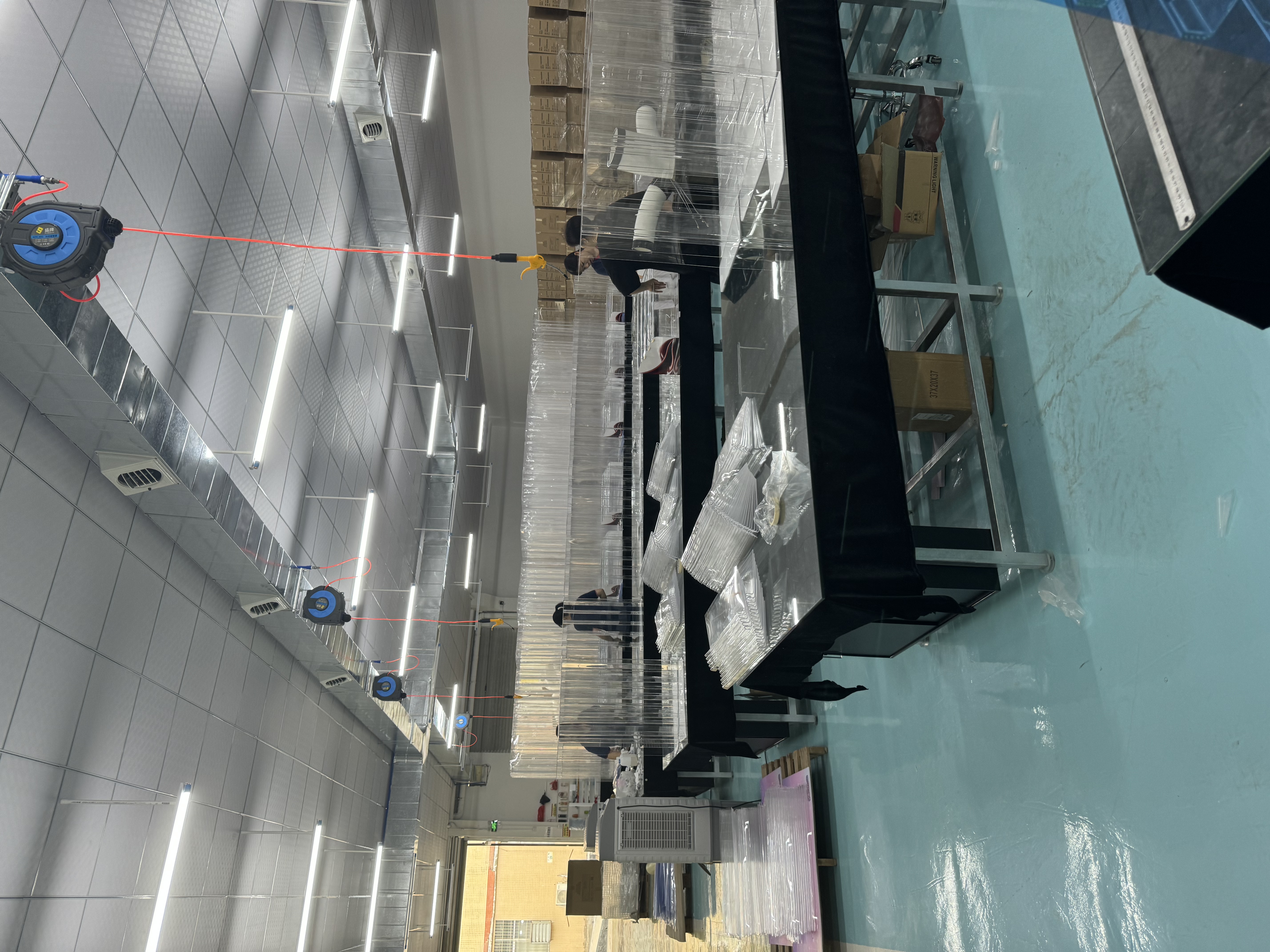 众启邦解读亚克力定制：非标展示制造的工艺逻辑