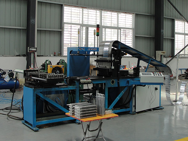 翅片自动装配机