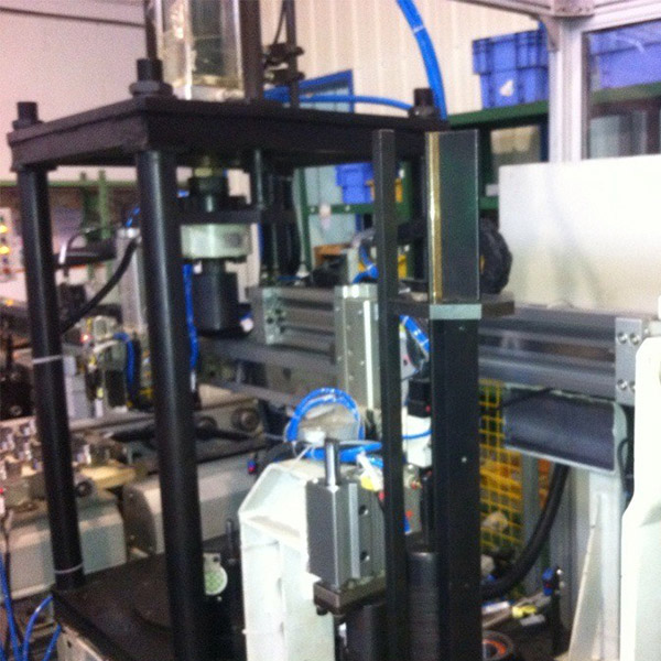 风扇支座压装线