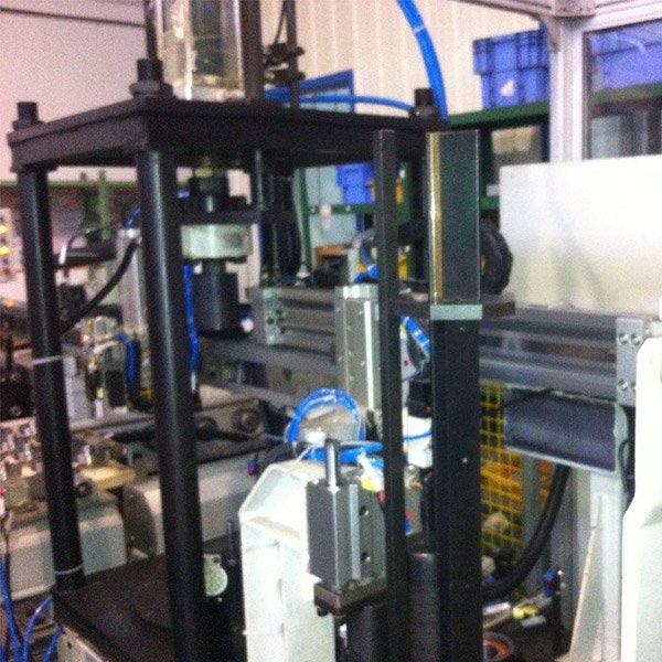 风扇支座压装线