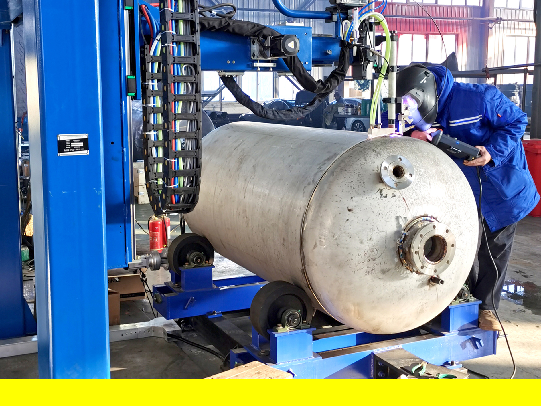 縱環(huán)縫一體邊梁式焊機(jī)