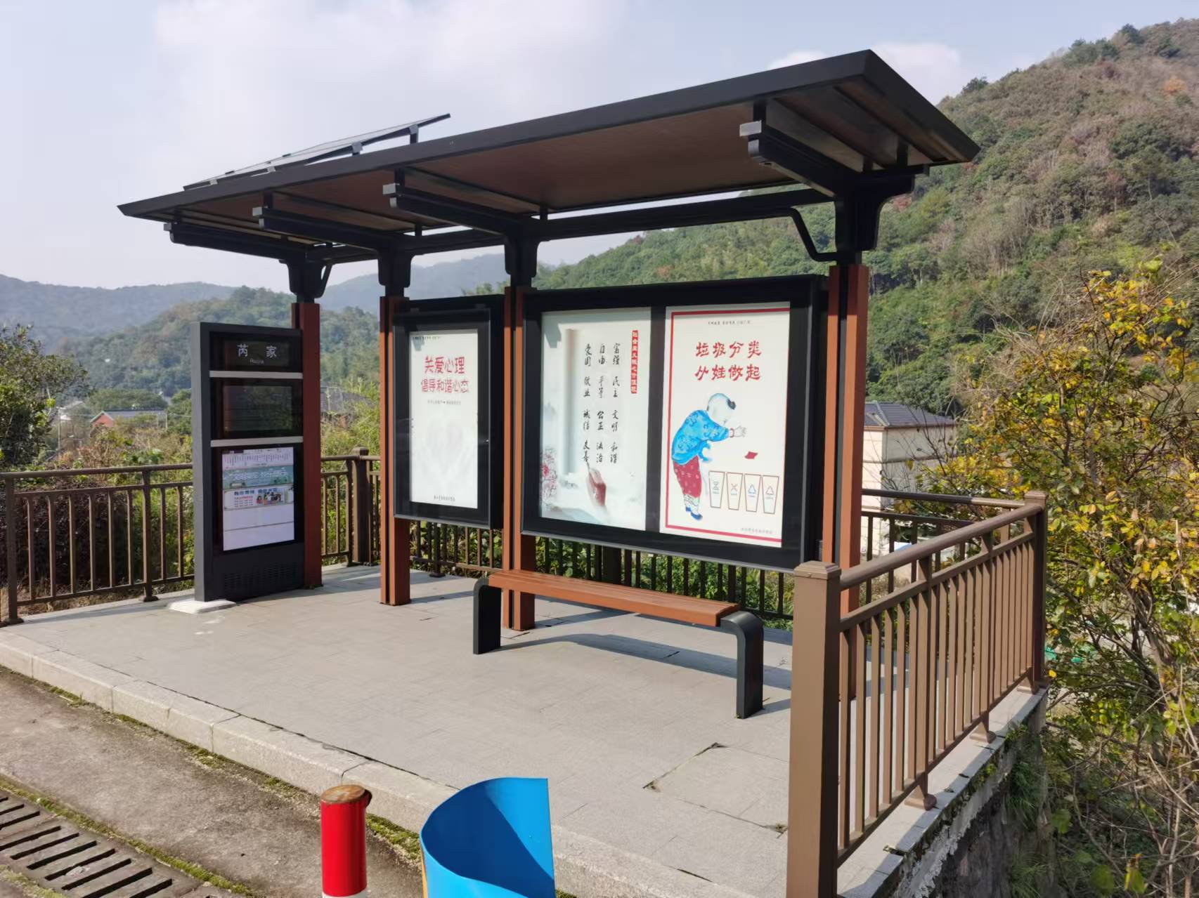 绿色环保与实用功能兼具，公交候车亭助力城市品质提升