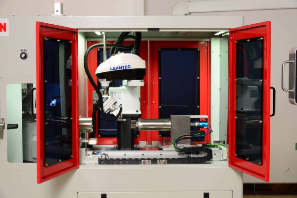 鑷(nie)�姩鍒(rou)€鍏峯柗(song)灝(hao)勬姏鍏夋(qun)満 